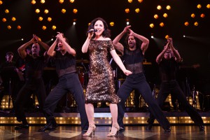19-2533_Andr+¬a Burns as Gloria's mother, Gloria Fajardo, in ON YOUR FEET! (c) Matthew Murphy