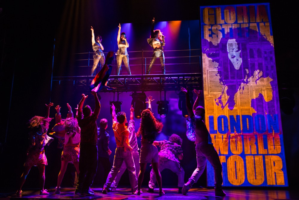 4-0538_The Cast of ON YOUR FEET! (c) Matthew Murphy